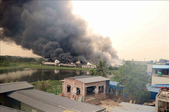 Cháy lớn tại nhà máy giày da ở Hải Phòng